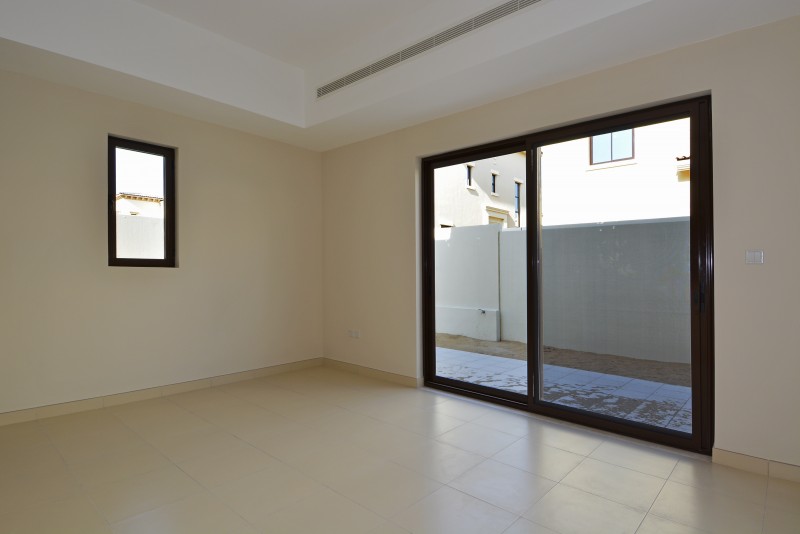 3 Bedrooms Villa in Mira 3