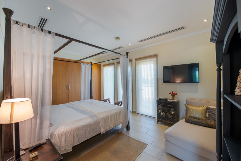 3 Bedrooms Villa in District 1 Regional