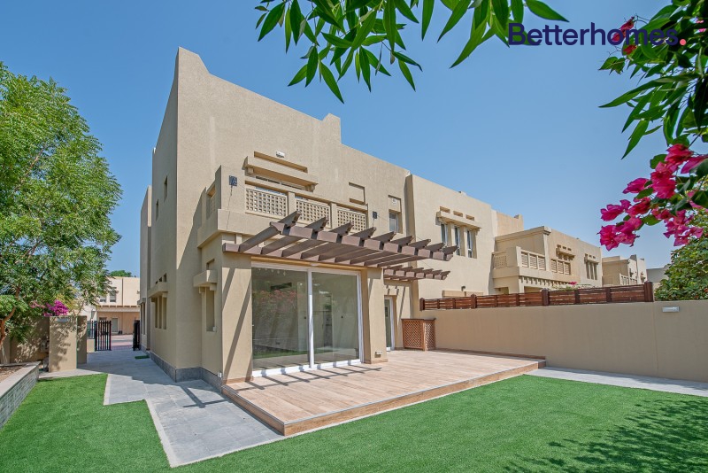 3 Bedrooms Villa in Zulal 1