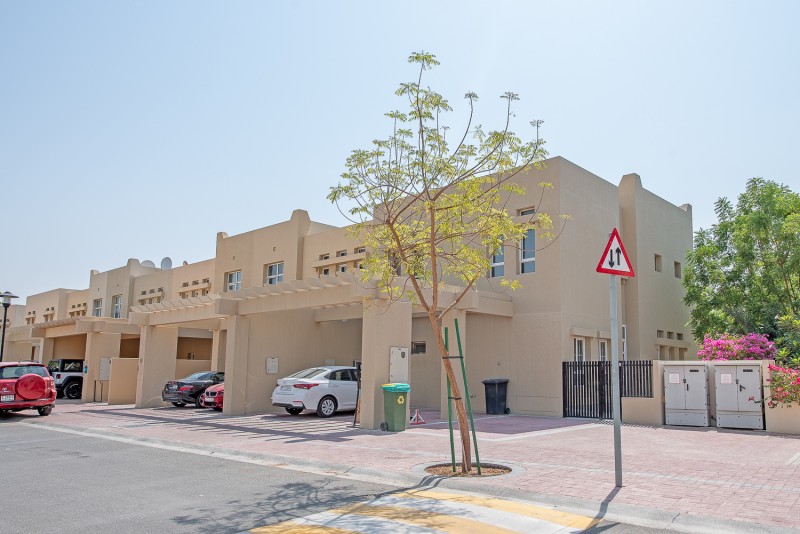 3 Bedrooms Villa in Zulal 1