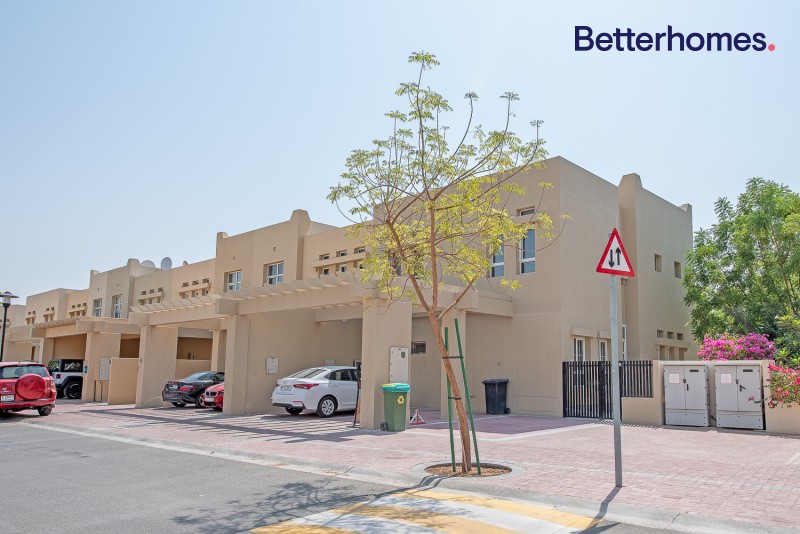 3 Bedrooms Villa in Zulal 1
