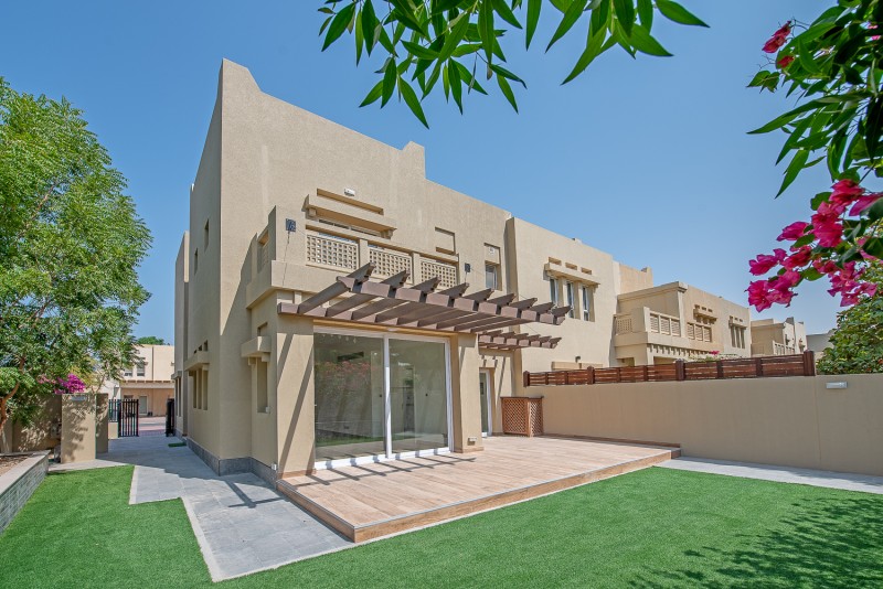 3 Bedrooms Villa in Zulal 1