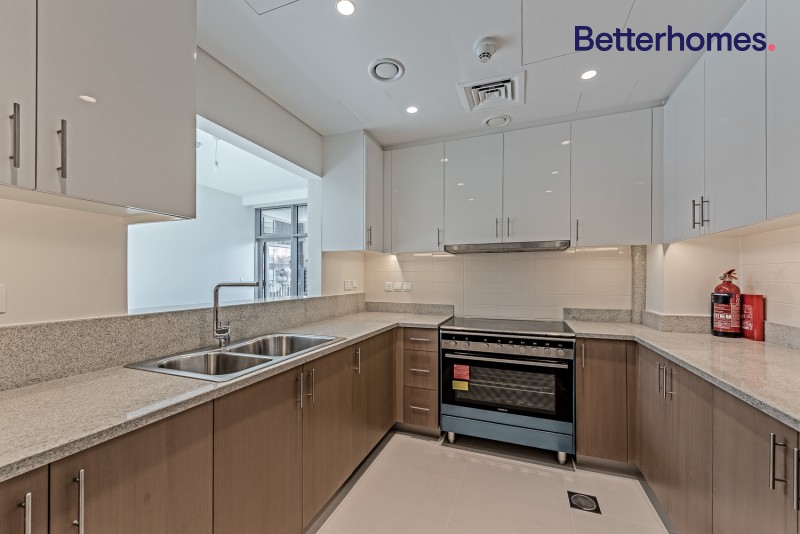 2 Bedrooms Apartment in Boulevard Crescent 1
