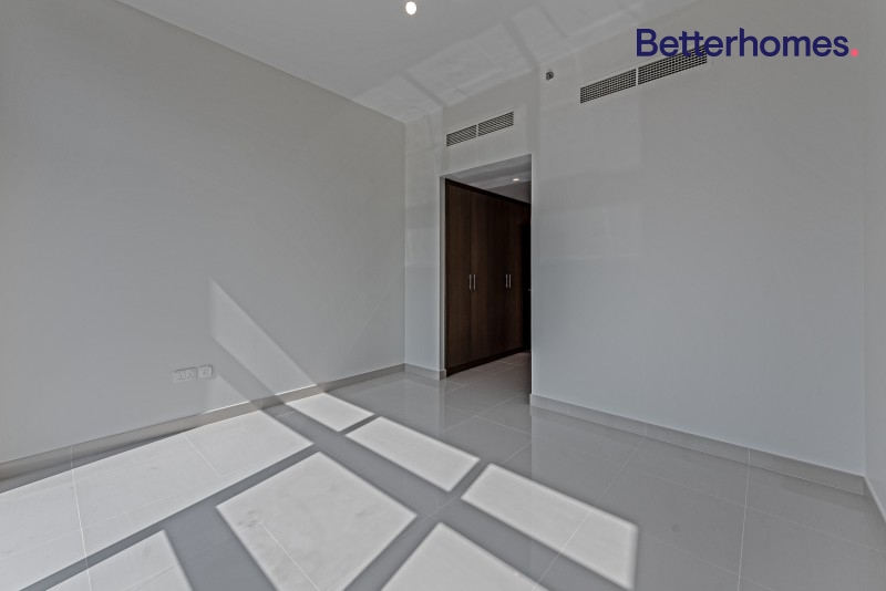 2 Bedrooms Apartment in Boulevard Crescent 1