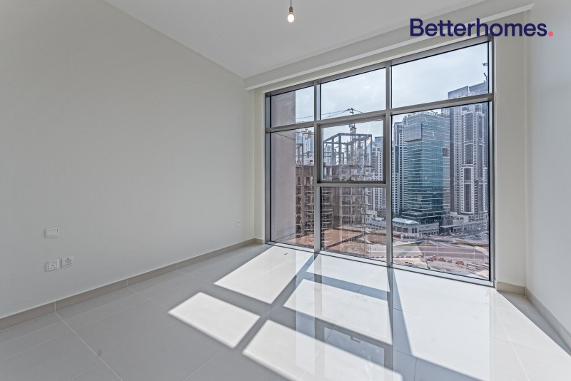 2 Bedrooms Apartment in Boulevard Crescent 1