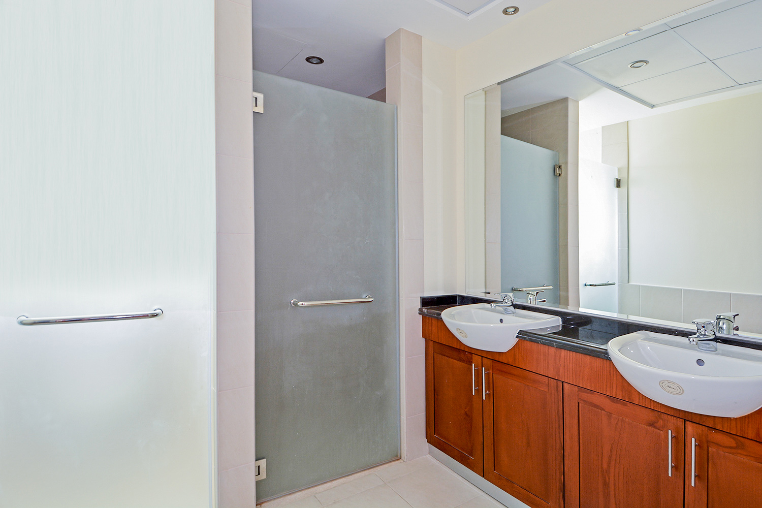 3 Bedrooms Villa in Alma 2