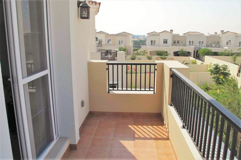 3 Bedrooms Villa in Alma 2