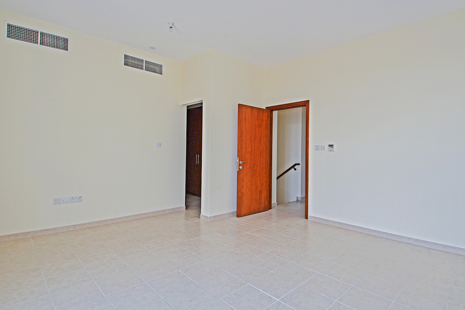 3 Bedrooms Villa in Alma 2