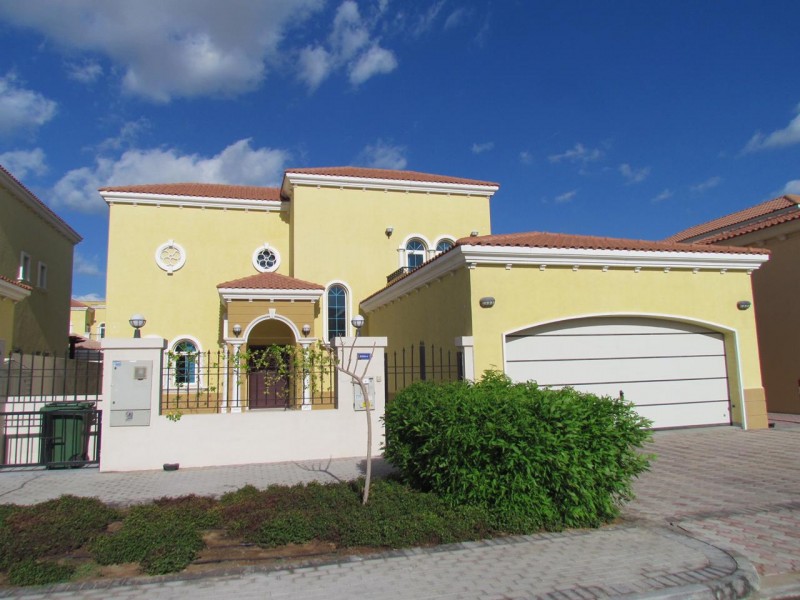 3 Bedrooms Villa in Legacy
