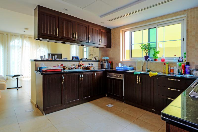 3 Bedrooms Villa in Legacy