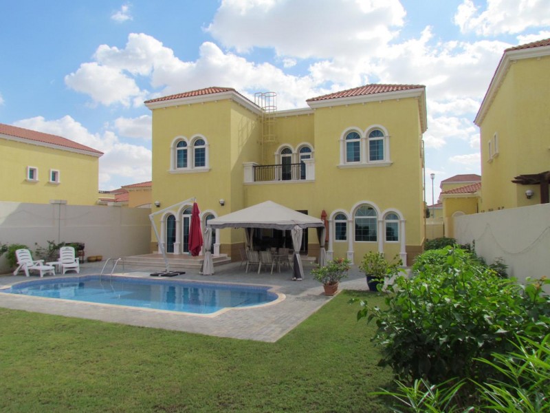 3 Bedrooms Villa in Legacy