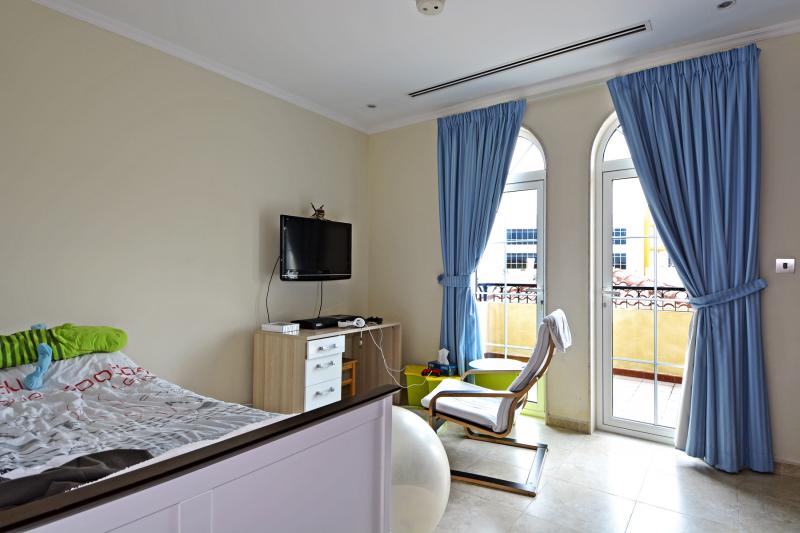 3 Bedrooms Villa in Legacy