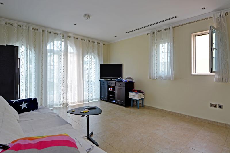 3 Bedrooms Villa in Legacy