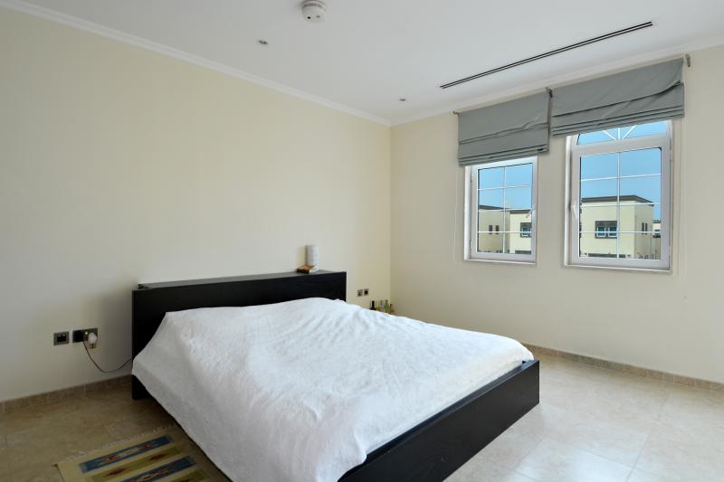3 Bedrooms Villa in Legacy
