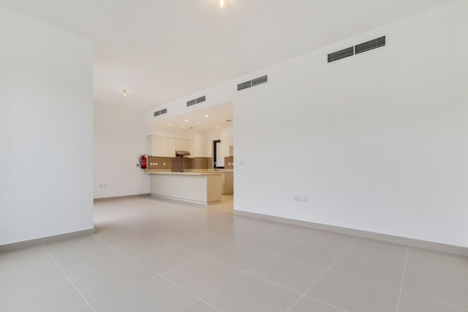 4 Bedrooms Villa in Maple 3