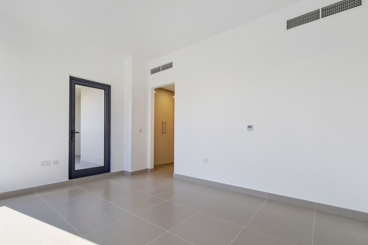 4 Bedrooms Villa in Maple 3