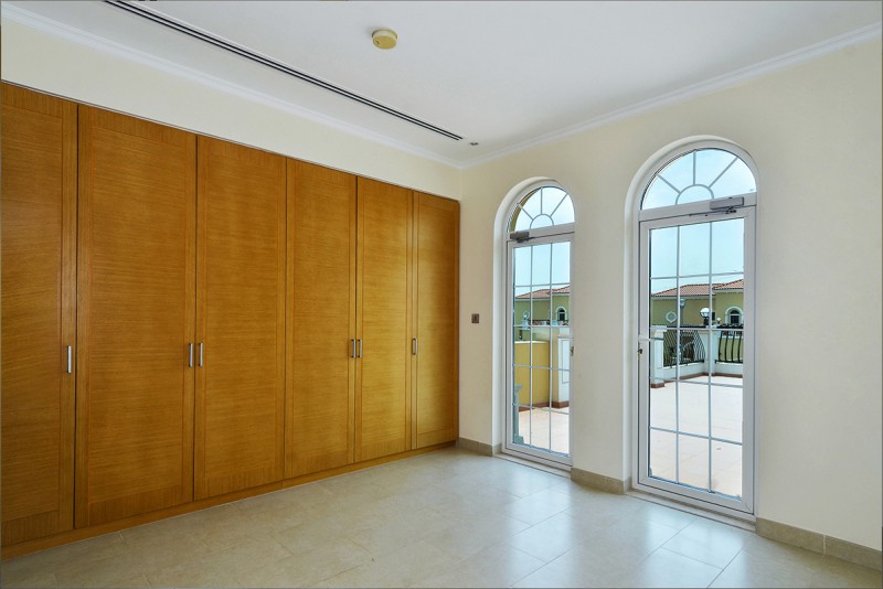 4 Bedrooms Villa in Legacy