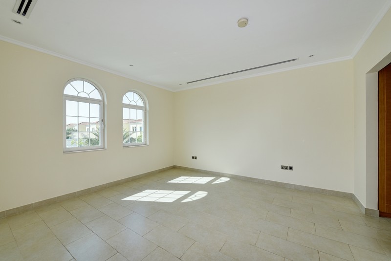 4 Bedrooms Villa in Legacy