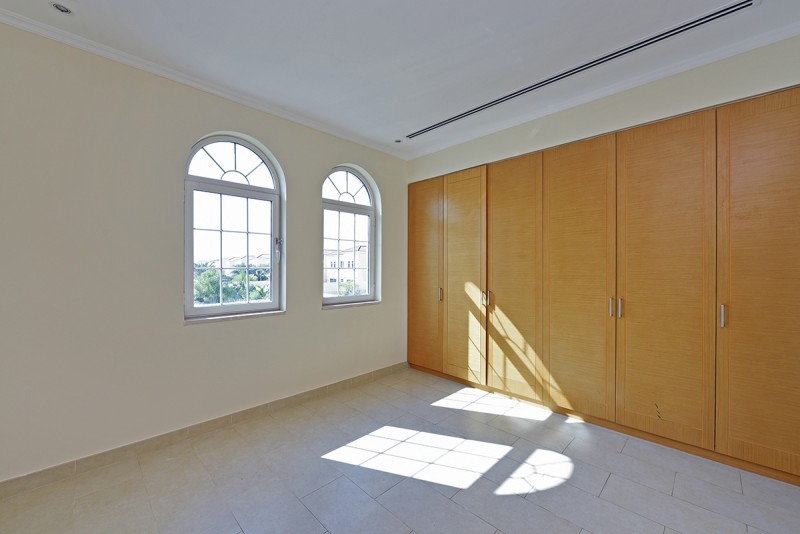 4 Bedrooms Villa in Legacy