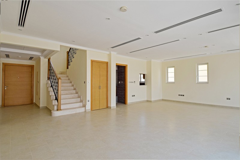 4 Bedrooms Villa in Legacy