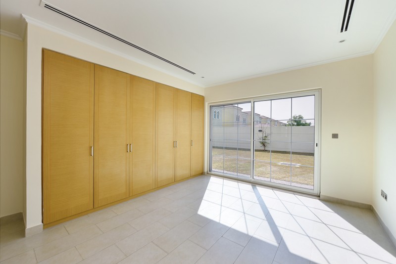4 Bedrooms Villa in Legacy