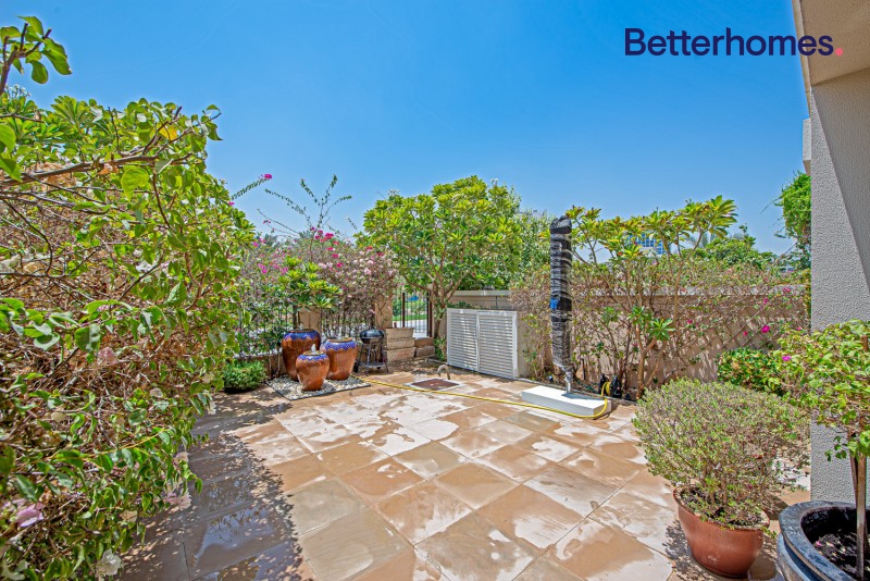 2 Bedrooms Townhouse in District 12V