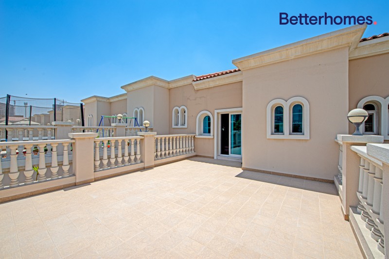 2 Bedrooms Townhouse in District 12V