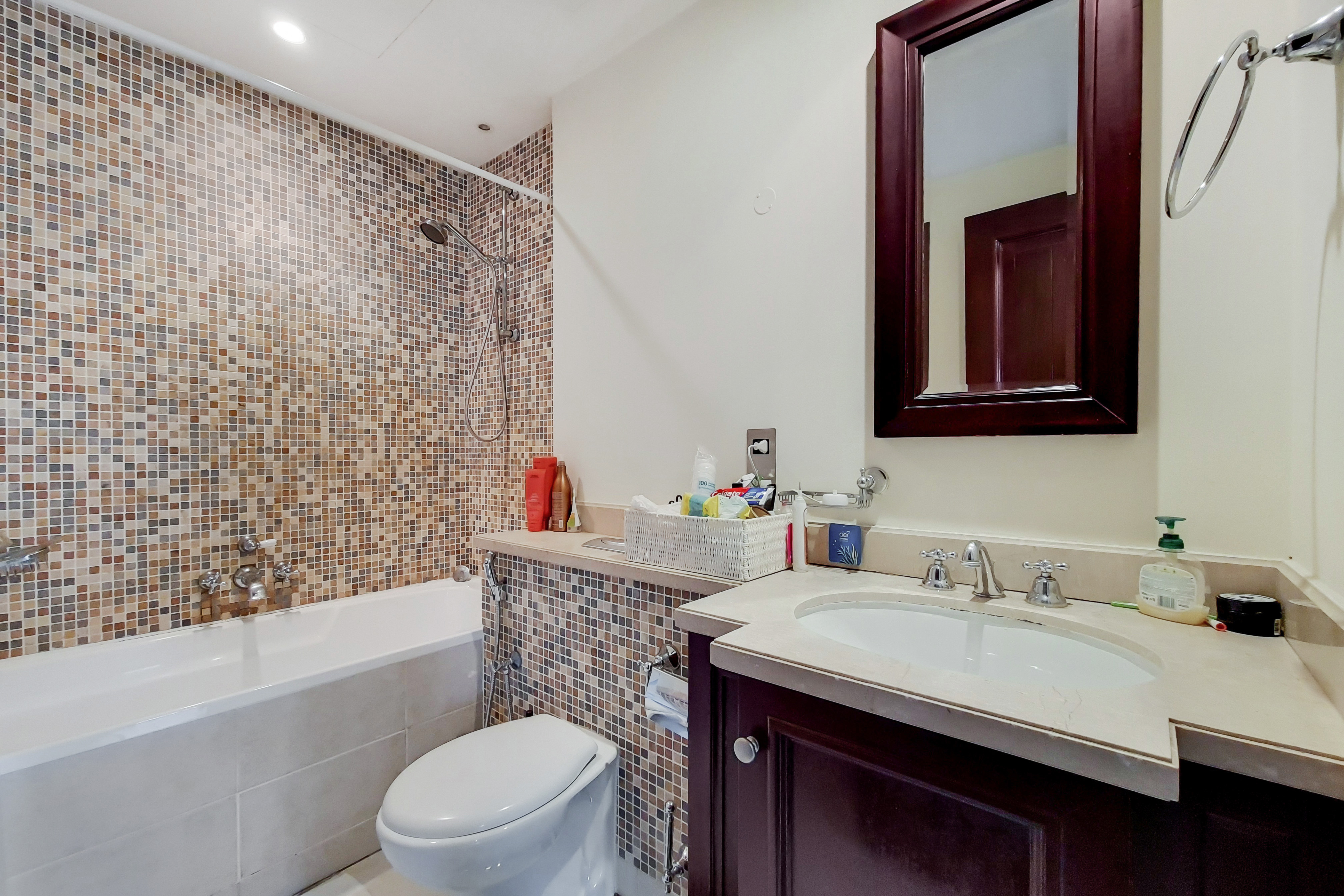 2 Bedrooms Apartment in Reehan 7