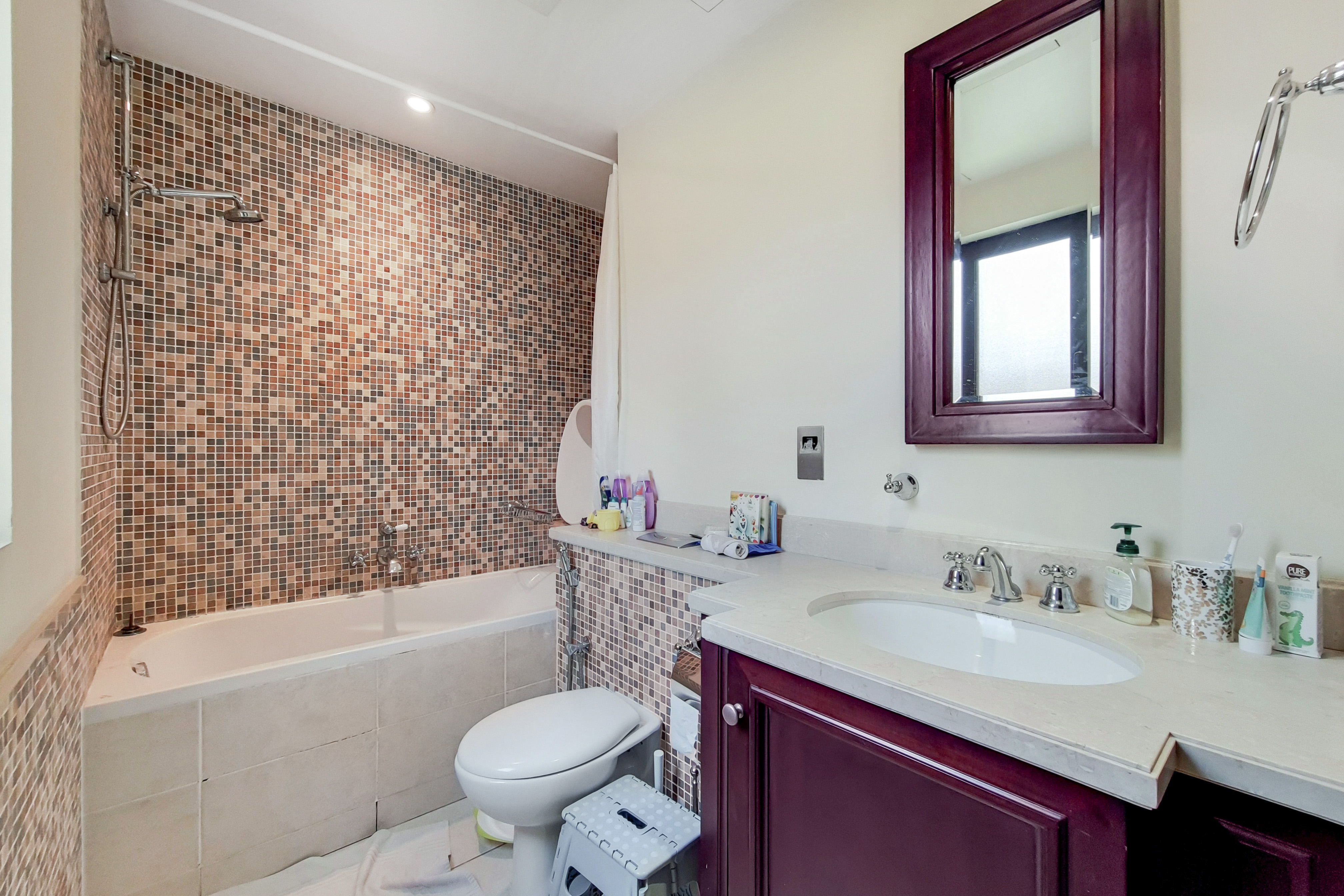 2 Bedrooms Apartment in Reehan 7