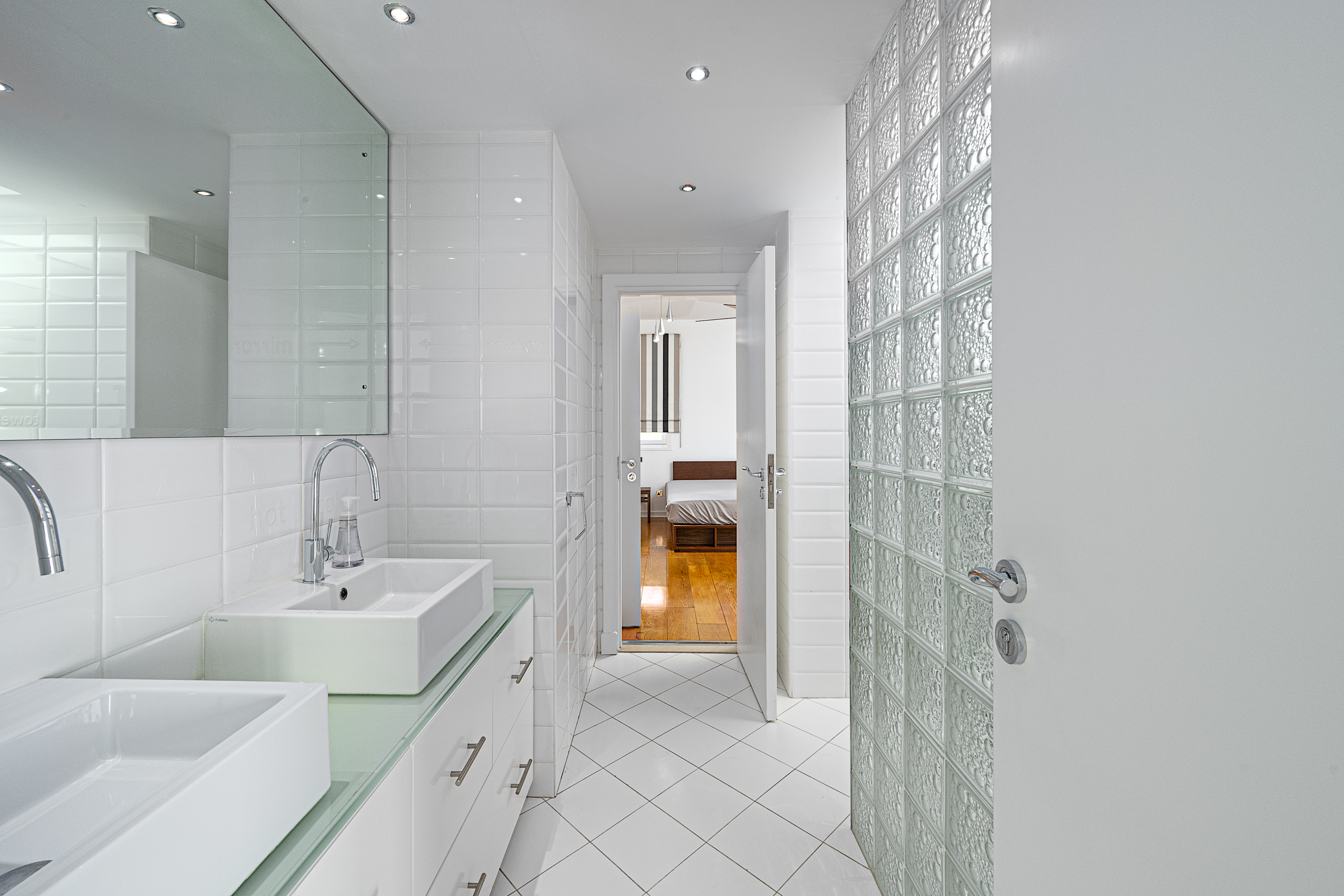 5 Bedrooms Villa in 1 Street