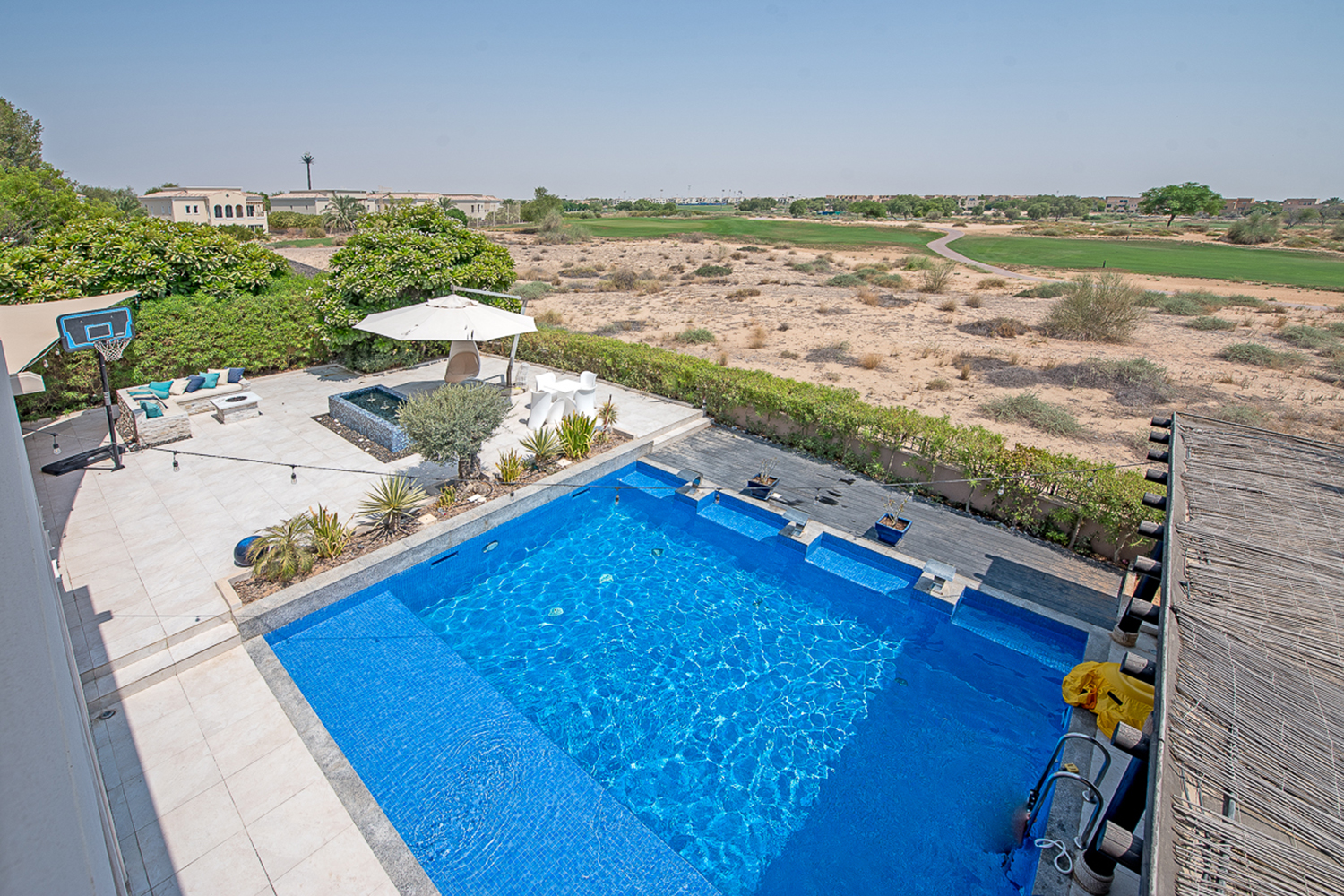 5 Bedrooms Villa in 1 Street