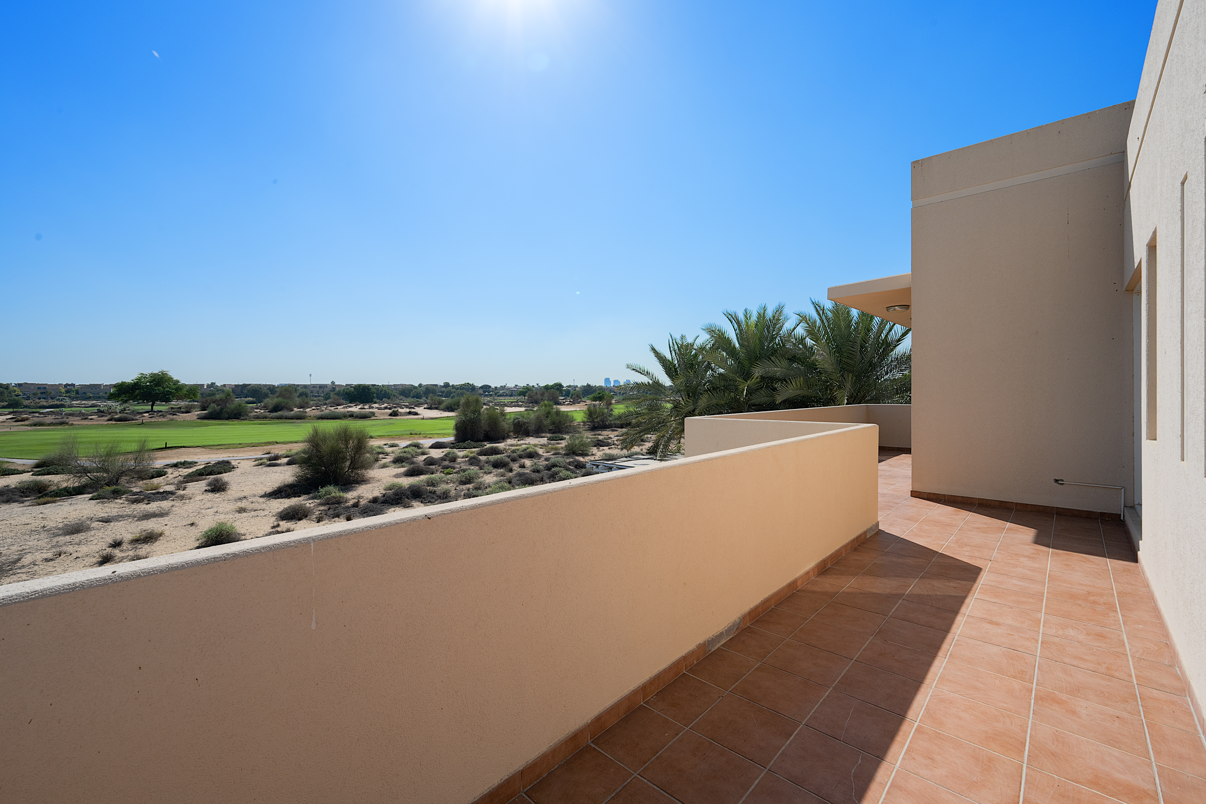 5 Bedrooms Villa in 1 Street