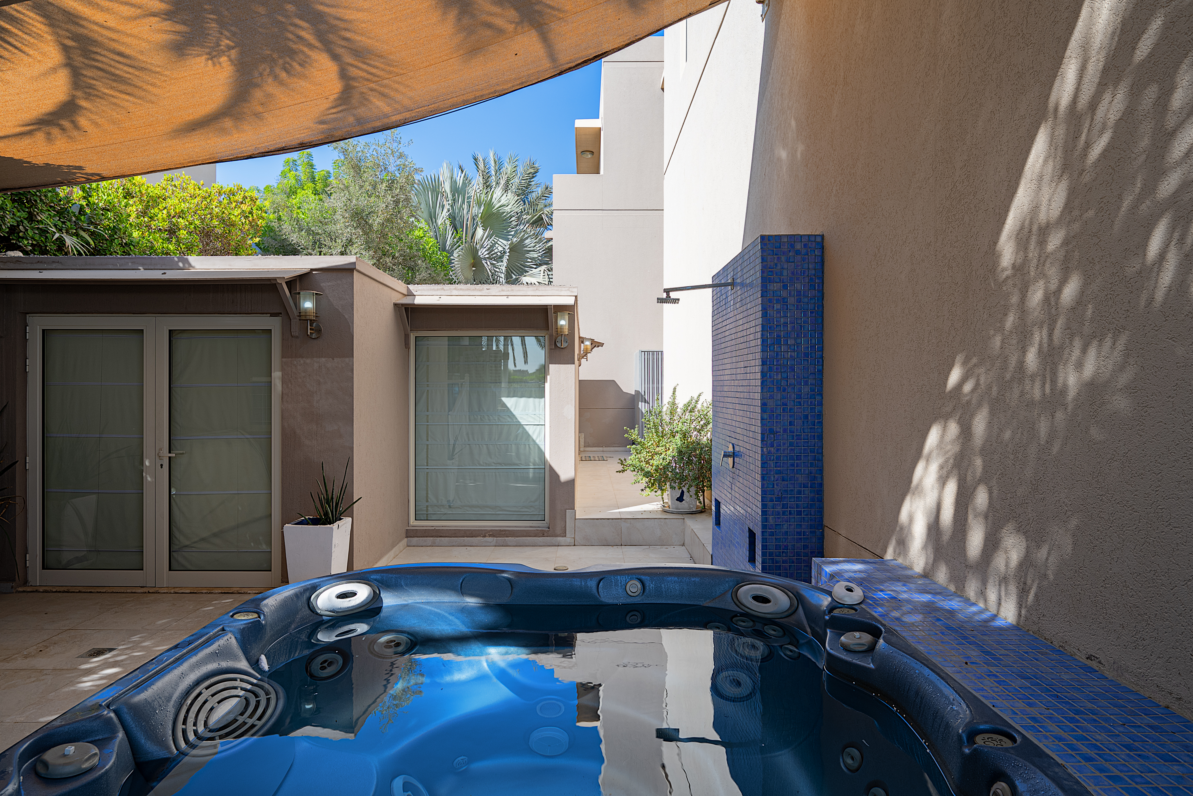 5 Bedrooms Villa in 1 Street