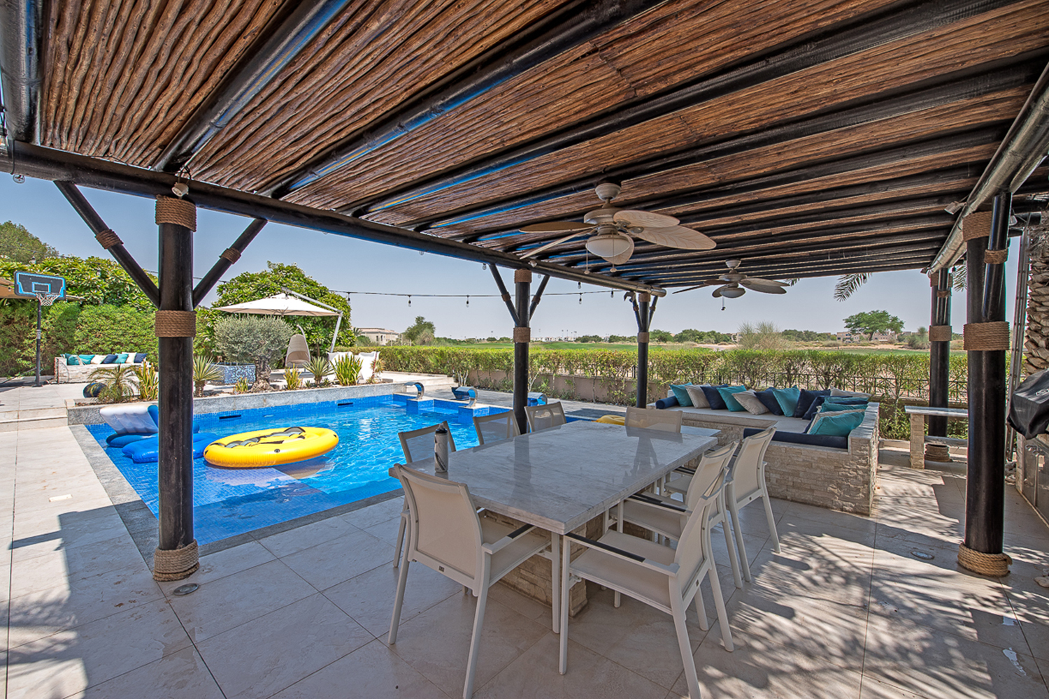 5 Bedrooms Villa in 1 Street