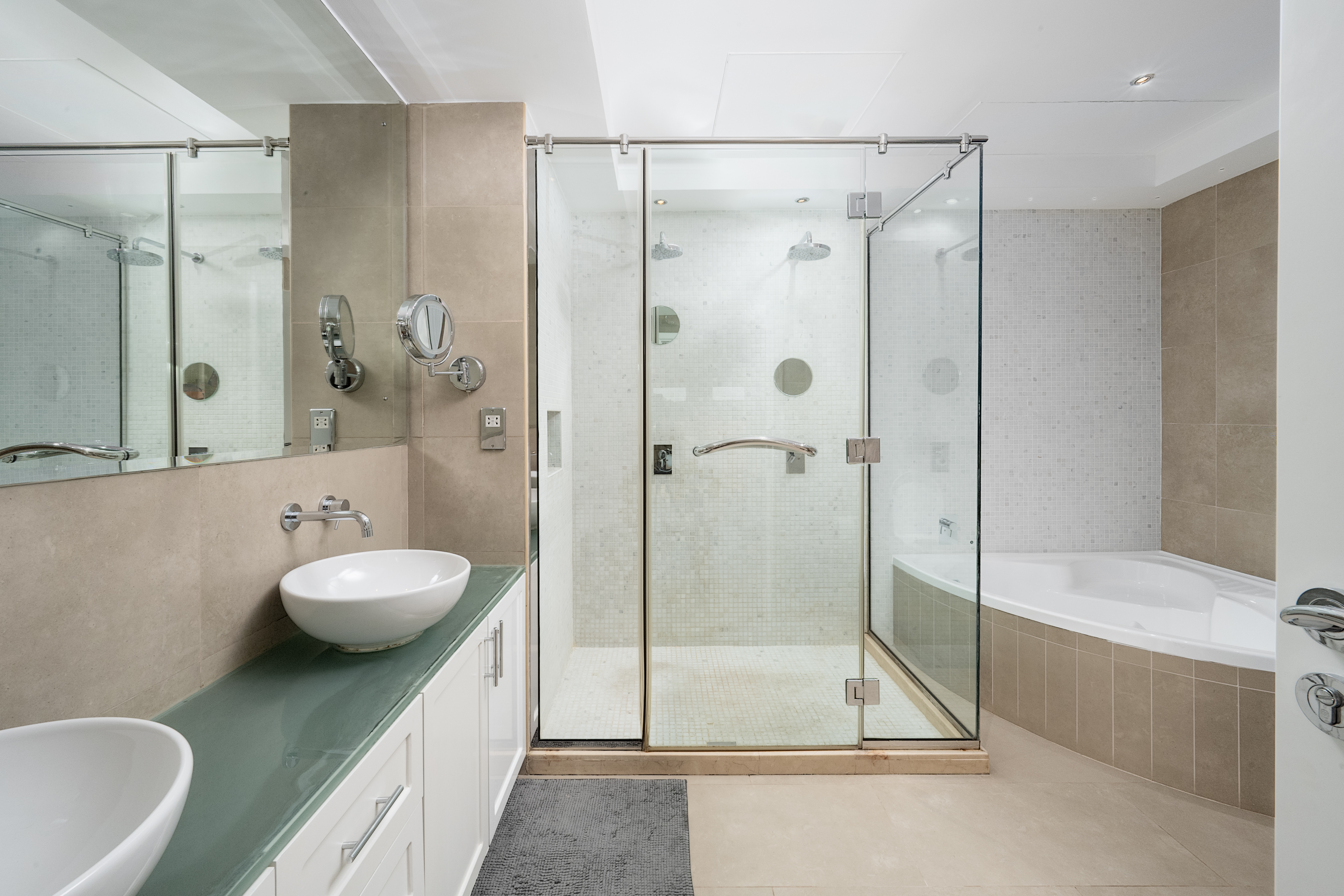 5 Bedrooms Villa in 1 Street