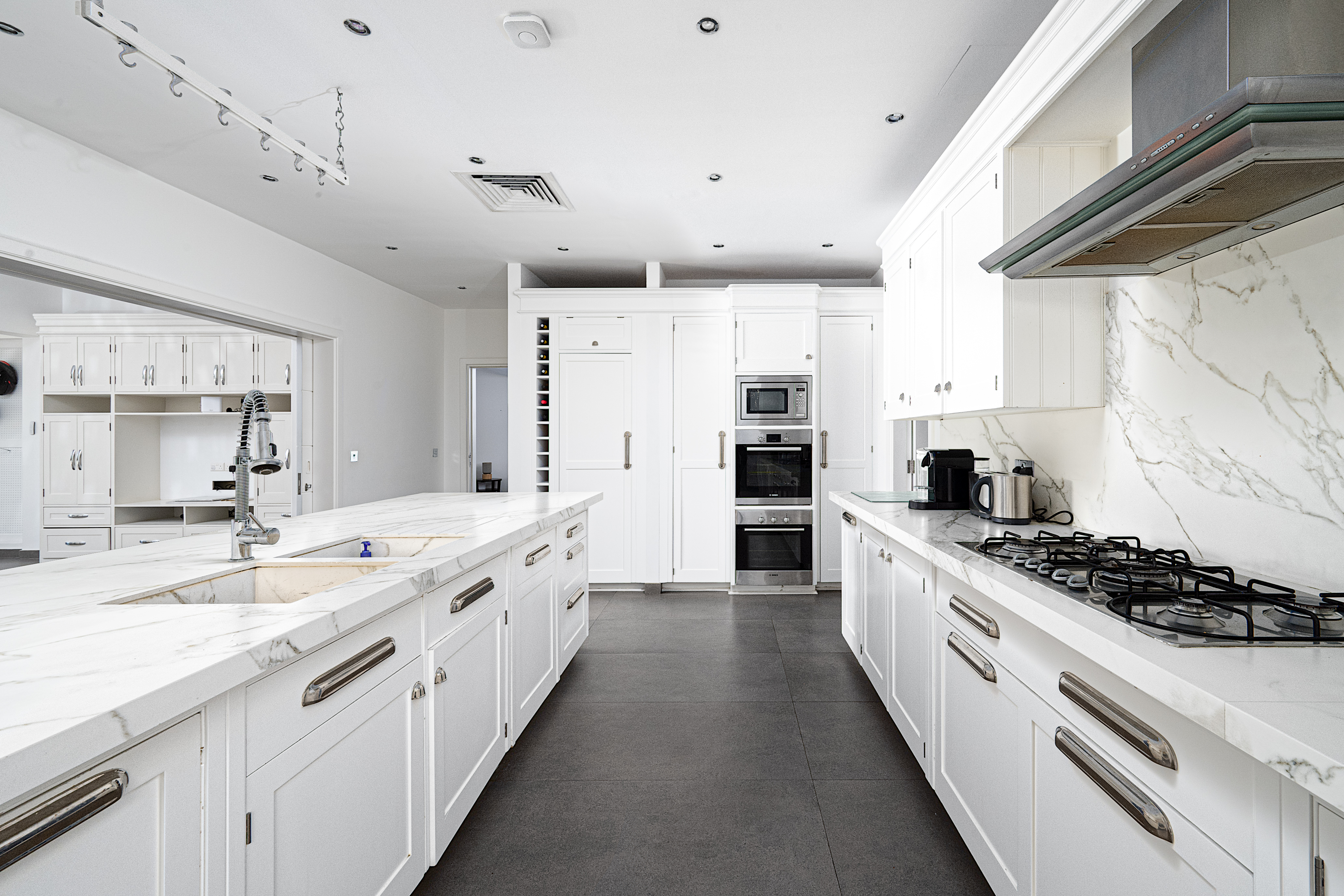 5 Bedrooms Villa in 1 Street