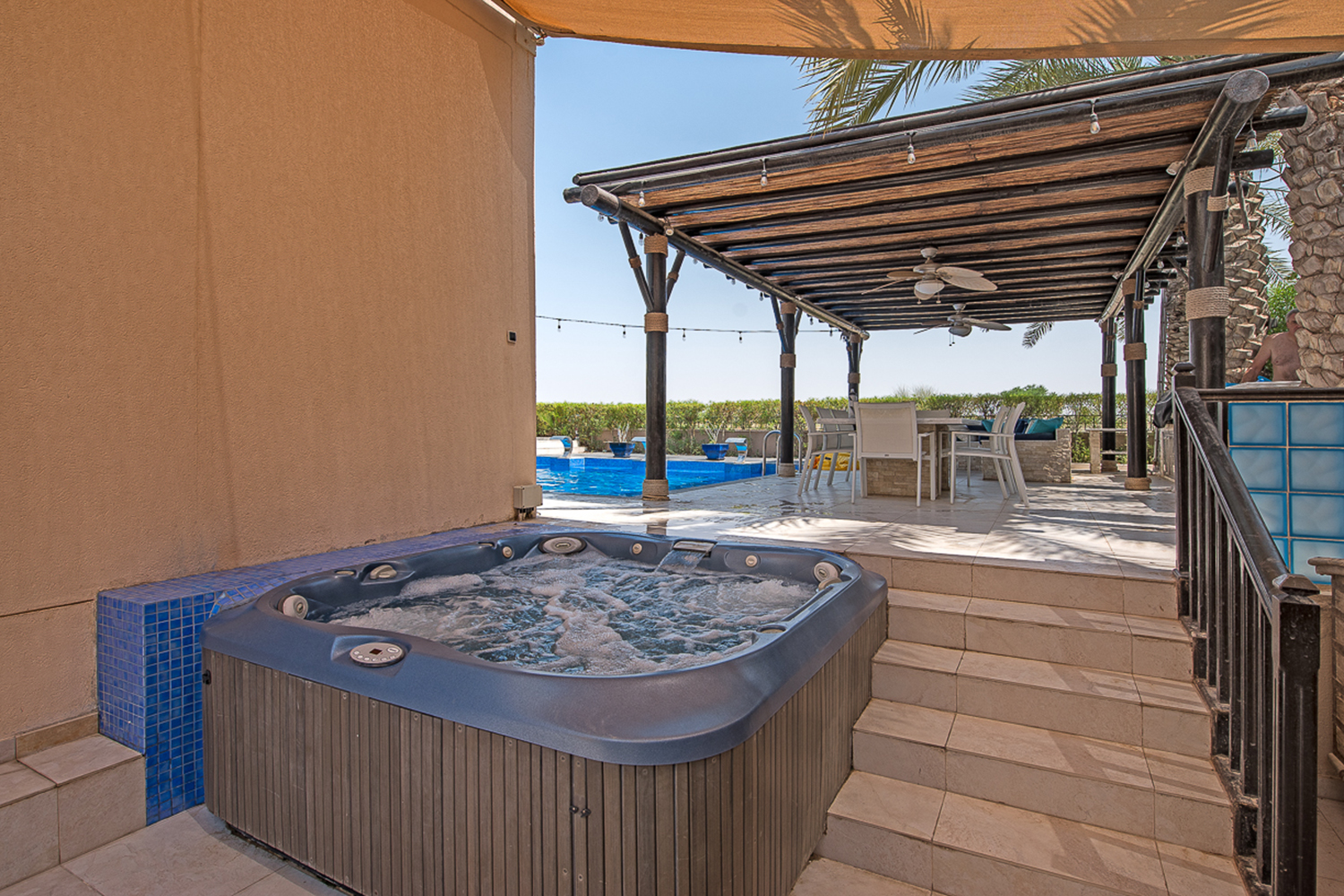 5 Bedrooms Villa in 1 Street