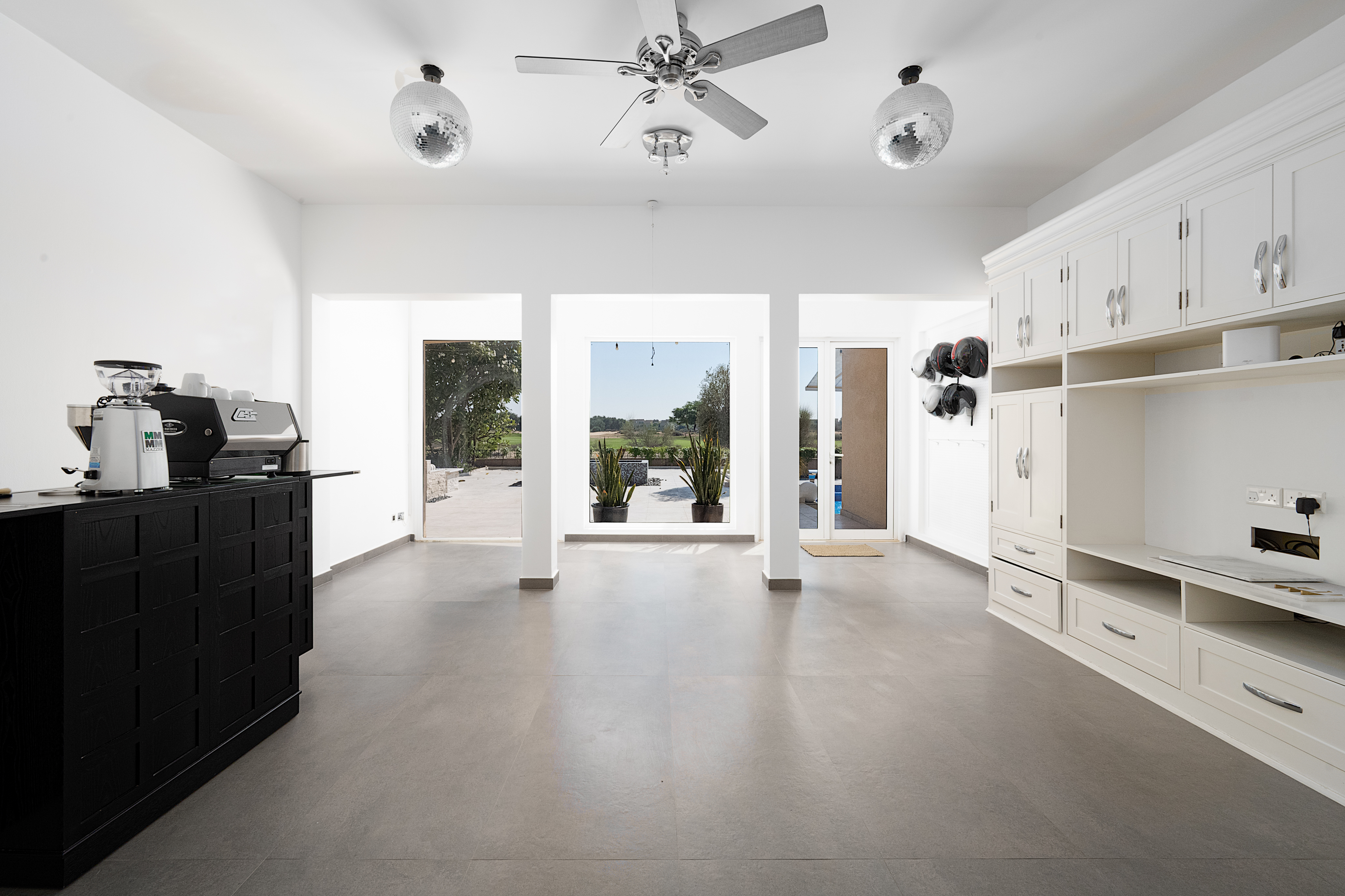 5 Bedrooms Villa in 1 Street