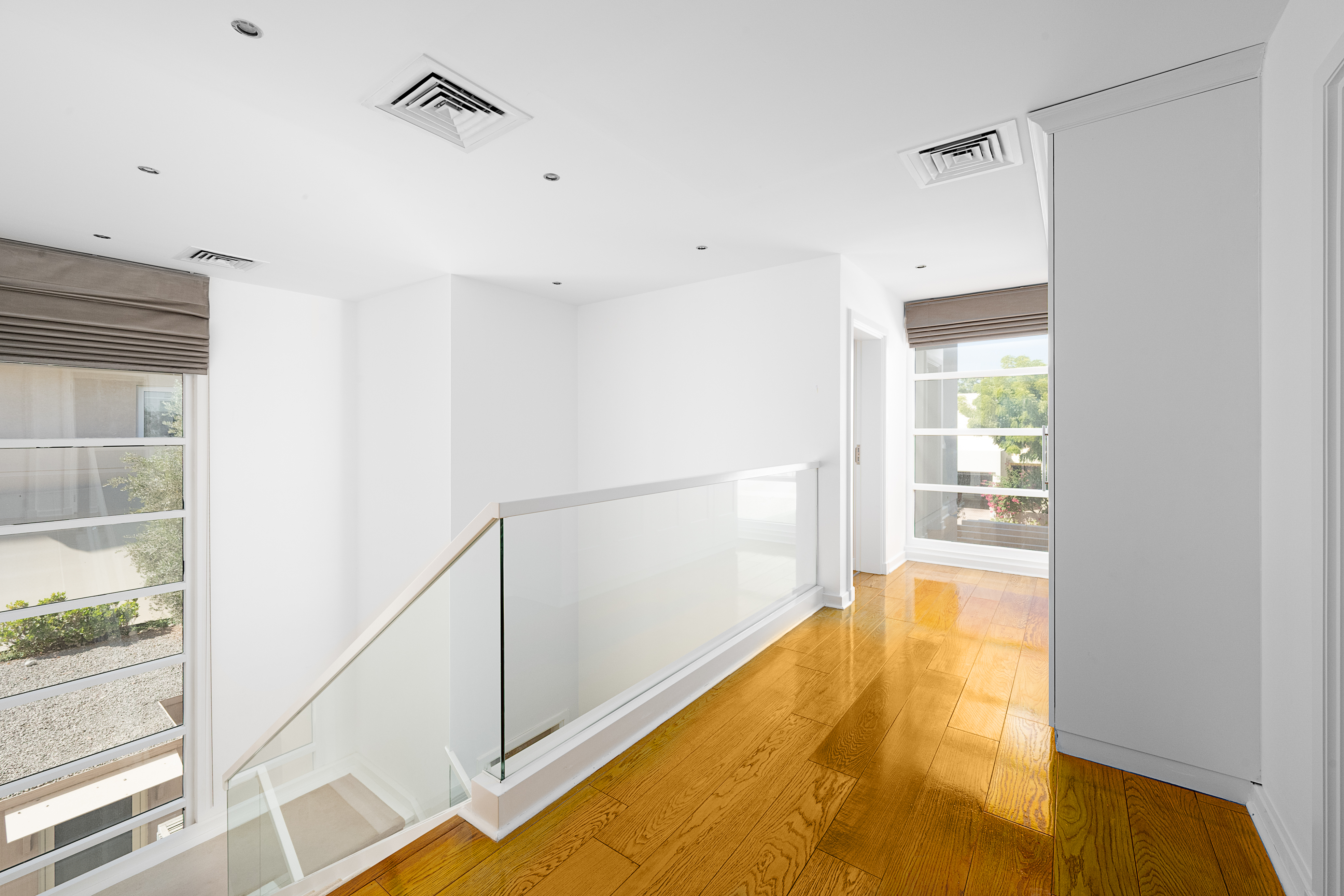 5 Bedrooms Villa in 1 Street