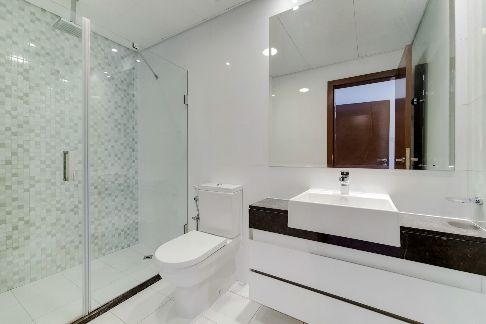 2 Bedrooms Apartment in The Gate Tower 1