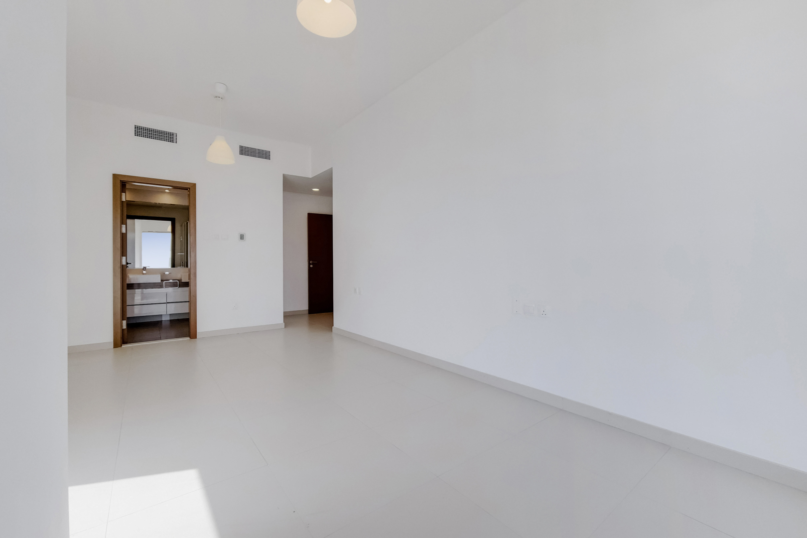 2 Bedrooms Apartment in The Gate Tower 1