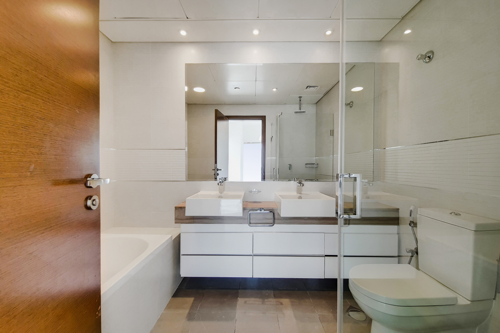 2 Bedrooms Apartment in The Gate Tower 1