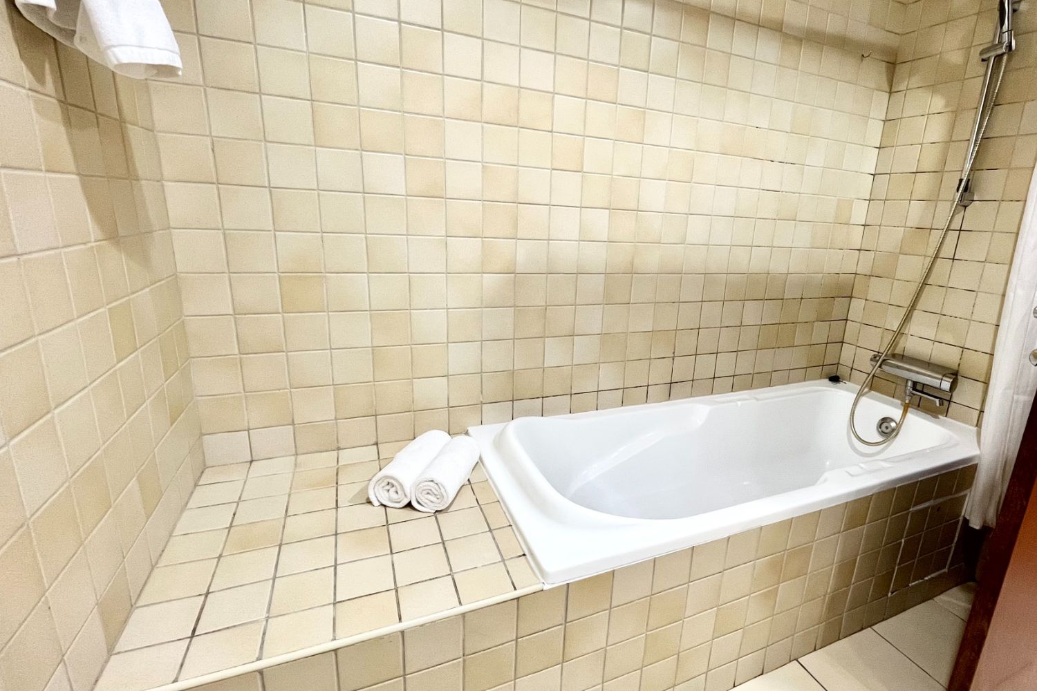 3 Bedrooms Apartment in Sadaf 4