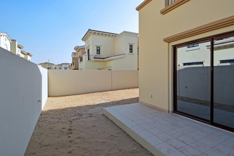 3 Bedrooms Villa in Mira 1