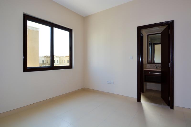 3 Bedrooms Villa in Mira 1