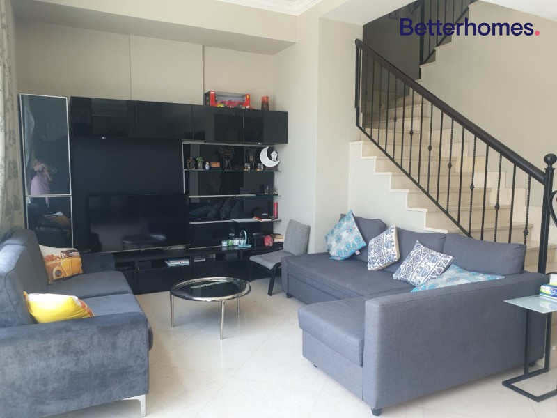 2 Bedrooms Apartment in Dorra Bay