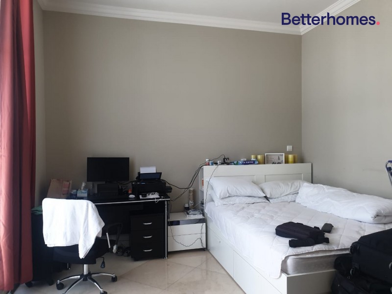 2 Bedrooms Apartment in Dorra Bay