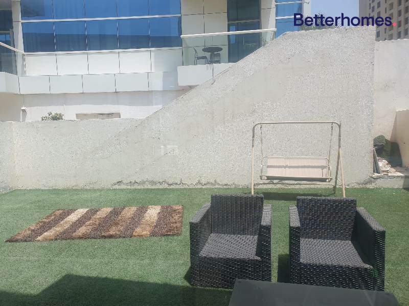 2 Bedrooms Apartment in Dorra Bay