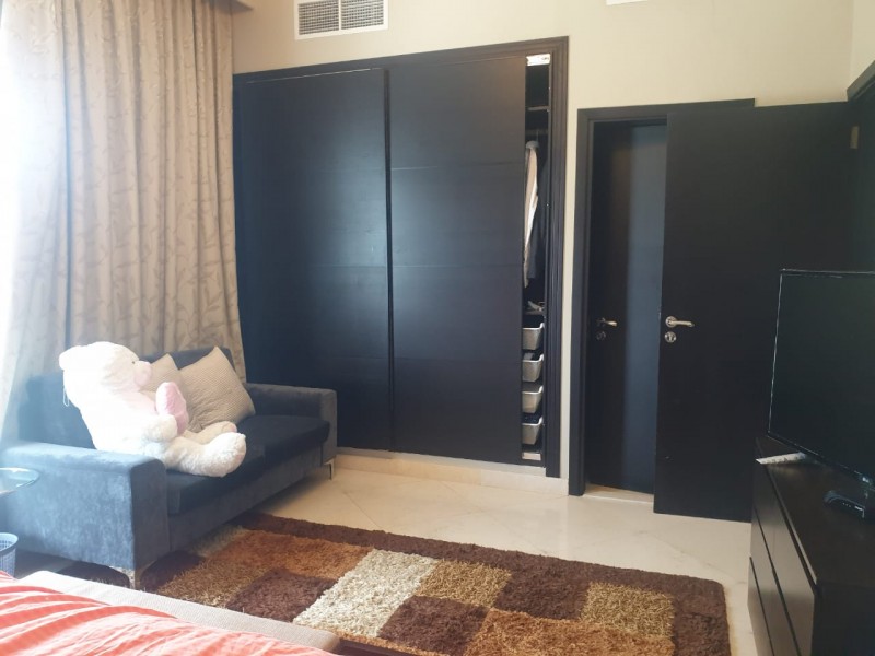 2 Bedrooms Apartment in Dorra Bay