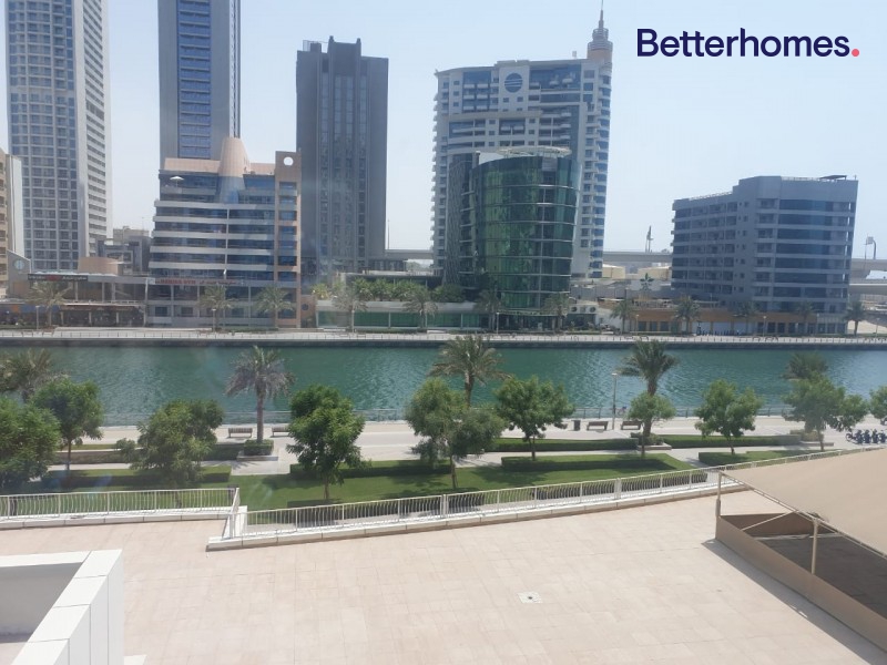 2 Bedrooms Apartment in Dorra Bay